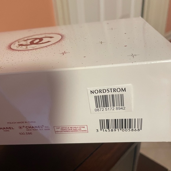 Chanel Cosmetic Bag - Picture 9 of 9